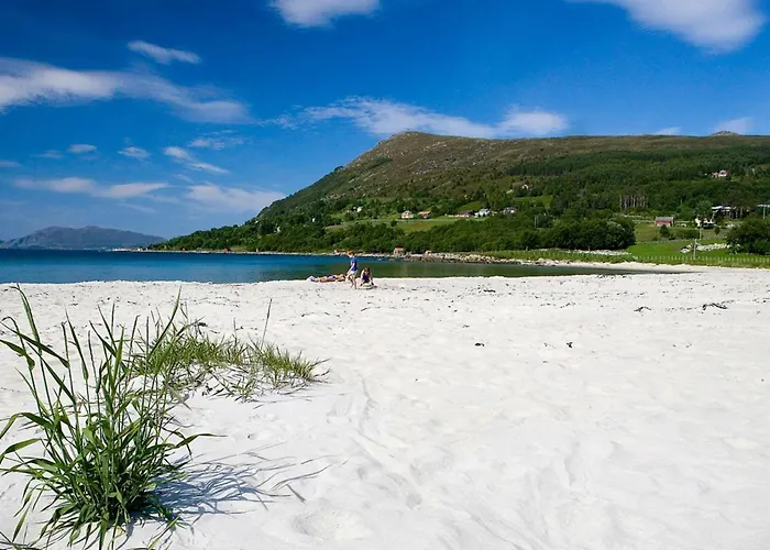 6 Person In Aram-by Traum *