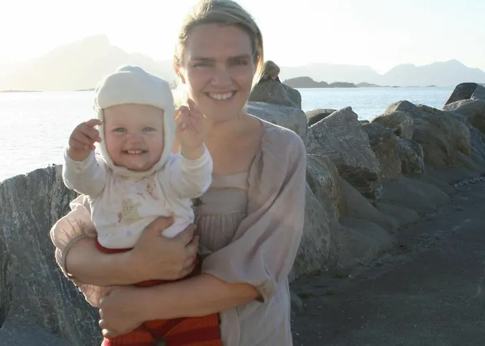 6 Person In Aram-by Traum *